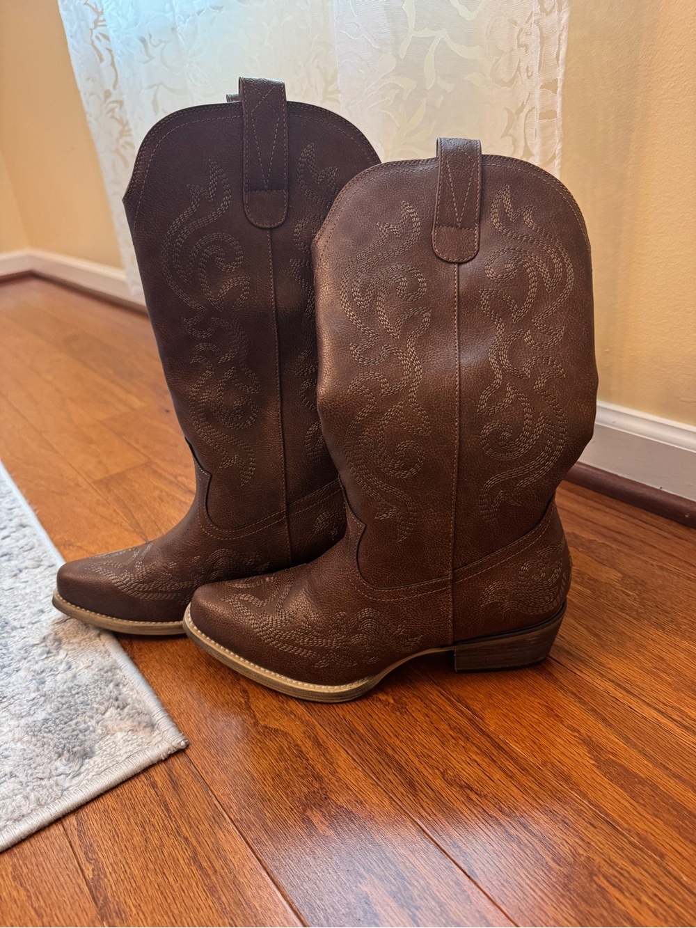 Women's Brown Lace-Up Western Boots - Stylish Cowgirl Look